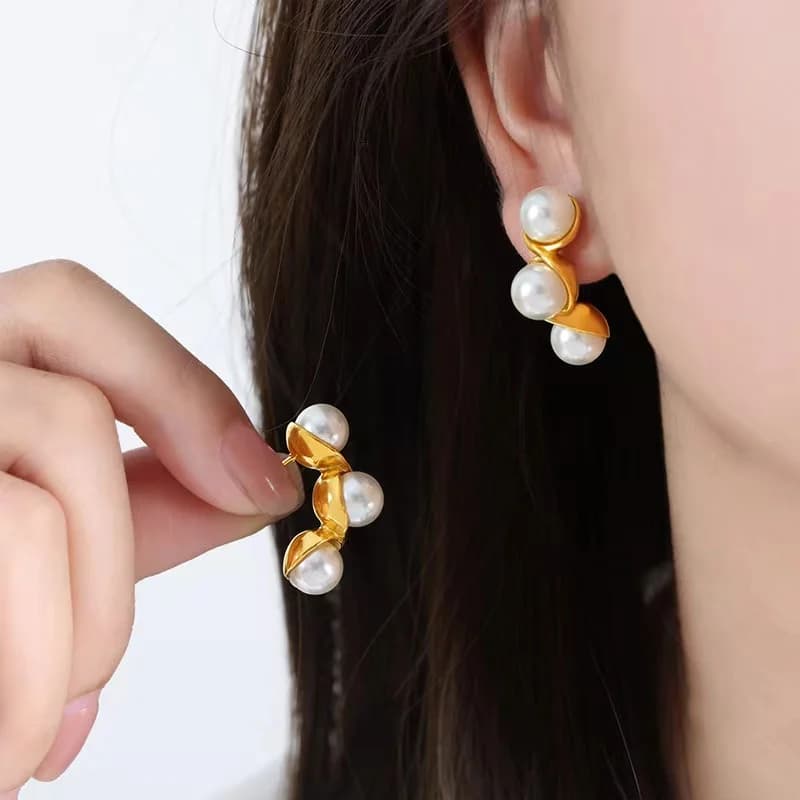 Hoa tai ngọc trai chốt vàng