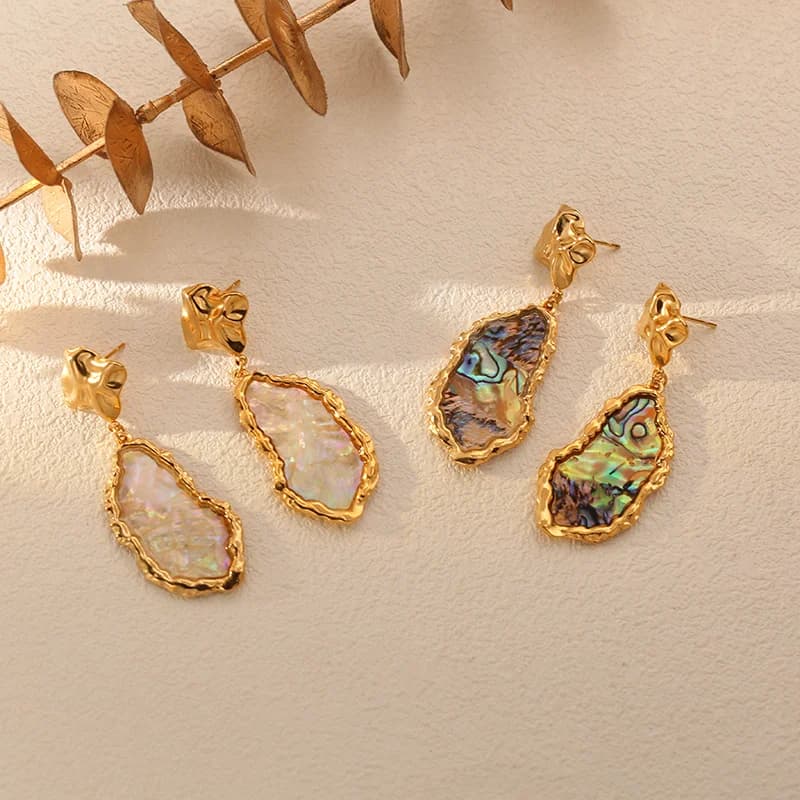 Cặp hoa tai dáng dài màu sắc bất đối xứng